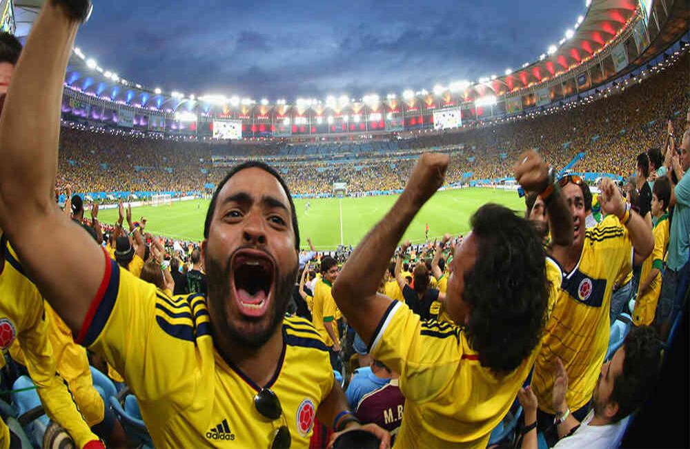 Hinchas de Colombia celebran el primer gol del equipo durante el partido entre Colombia y Uruguay en el Maracana, 28 de Junio de 2014 en Rio de Janeiro, Brasil. Foto: Alexander Hassentein - FIFA/FIFA via Gett