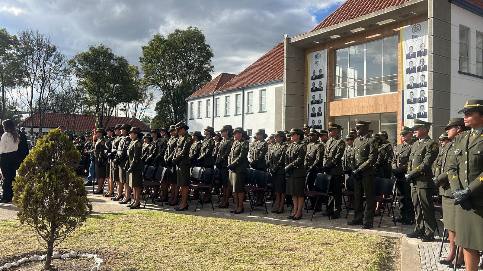 Homenaje a las víctimas del atentado en la Escuela de Cadetes General Santander.