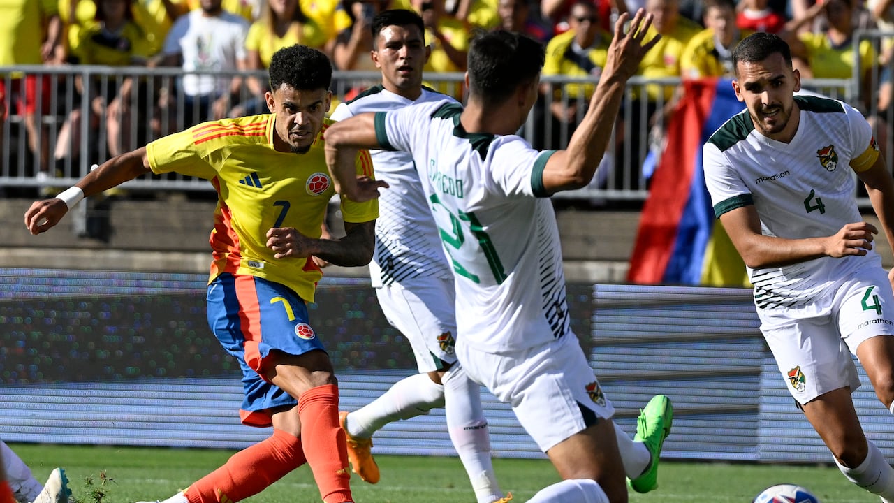 Colombia's Luis Diaz, left, scores a goal against Bolivia during an international friendly soccer match at Pratt & Whitney Stadium at Rentschler Field, Saturday, June 15, 2024, in East Hartford, Conn. (AP Photo/Jessica Hill)
