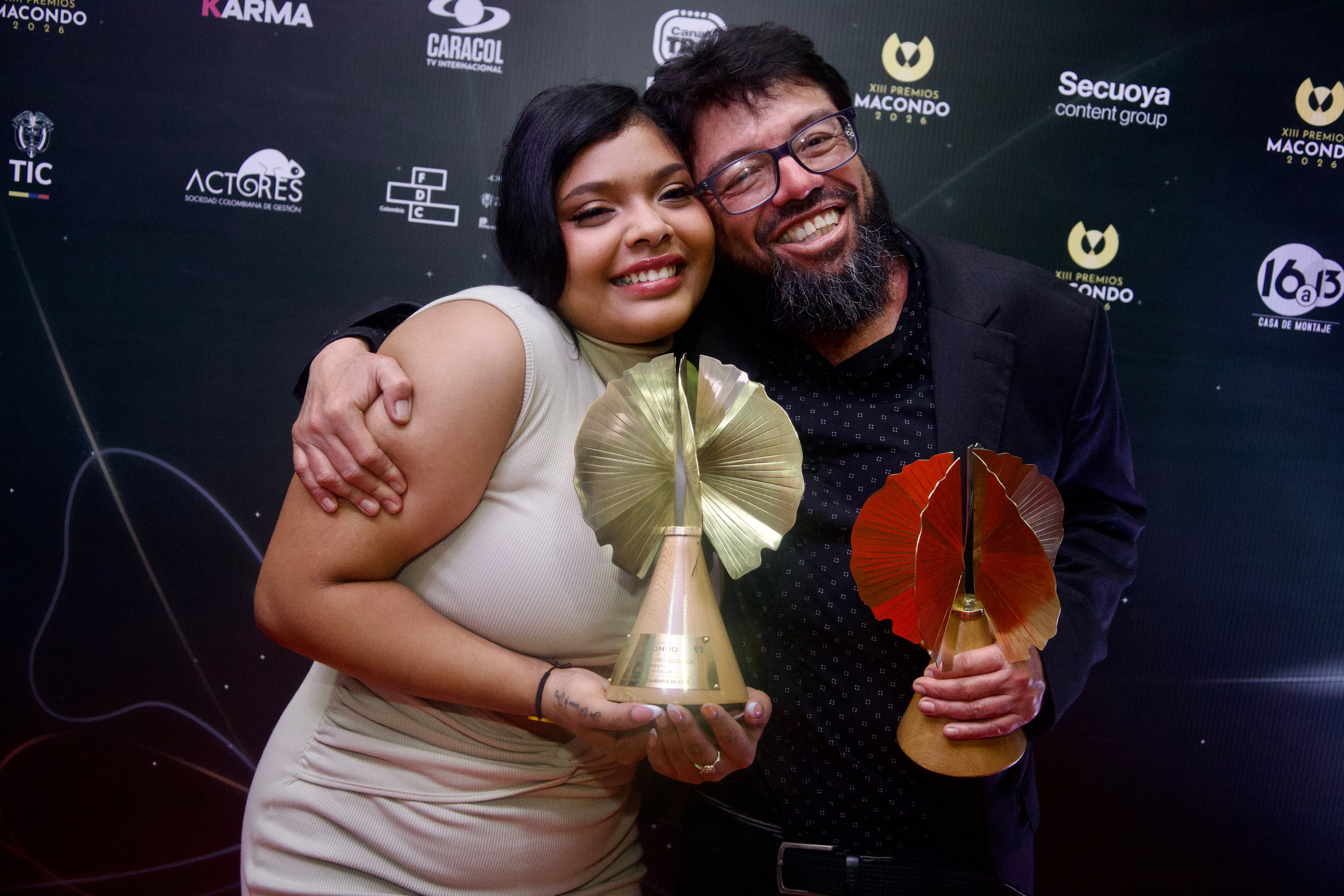 Rebeca Andrade y Ubeimar Ríos, ganadores a mejor actriz y mejor actor en roles protagónicos por lo que hicieron en 'Un Poeta'.