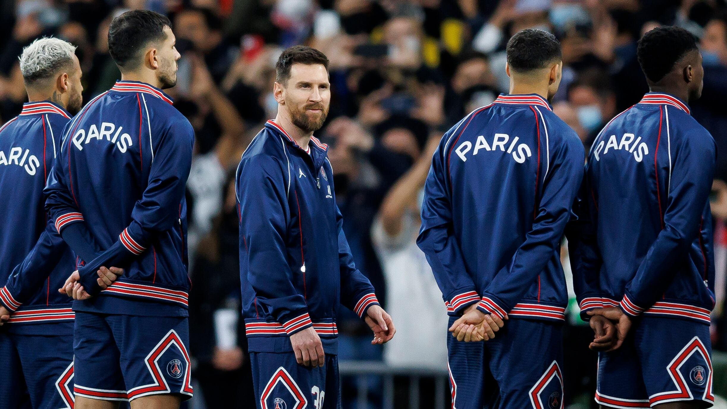 Jugadores del PSG formados en el Santiago Bernabéu durante los actos protocolarios de la Champions League