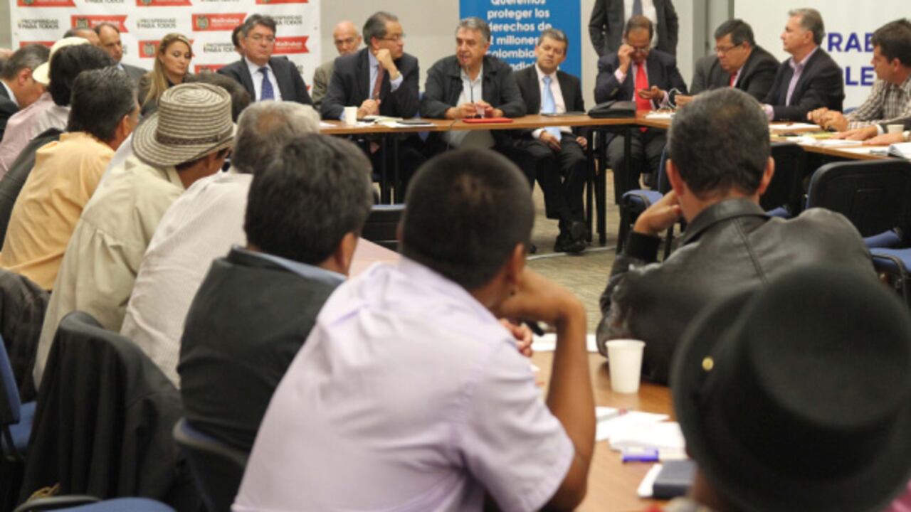 Cuatro ministros se concentraron en estudiar las demandas de los cafeteros, lo cual muestra la importancia del sector. Del café viven 2 millones de personas.