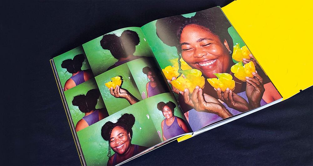 Entre sus destacados, Raya cuenta con el libro 'El pez muere por la boca', de Santiago Escobar-Jaramillo.