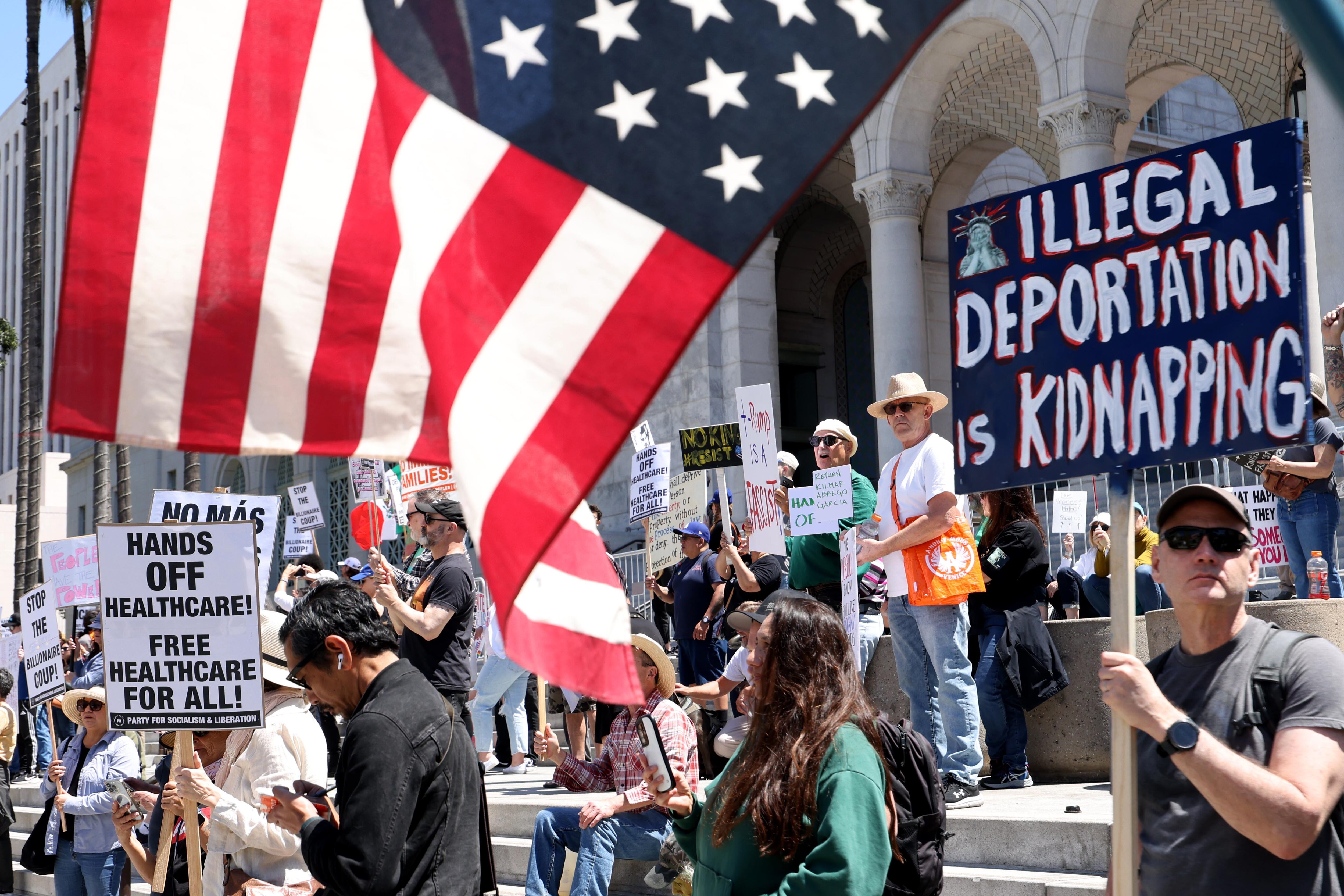 DED, una extensión significativa  para que ciertos inmigrantes puedan seguir trabajando de manera legal en Estados Unidos
(Genaro Molina/Los Angeles Times via Getty Images)