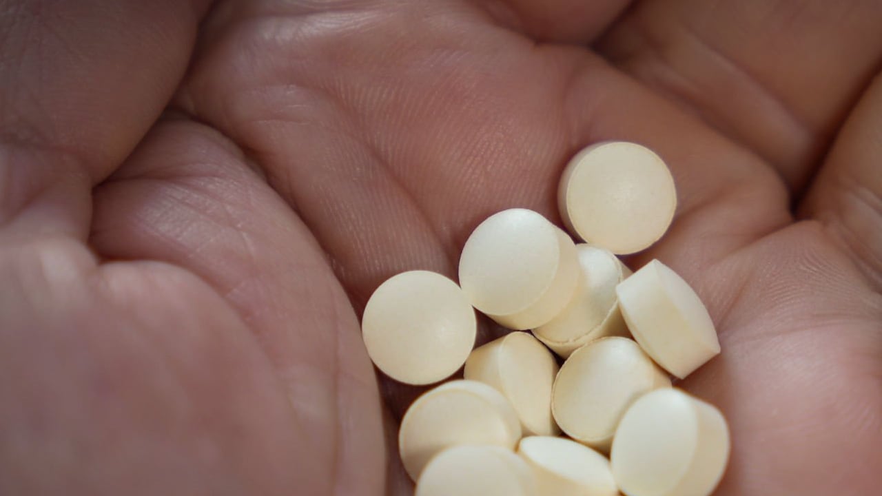 Existen diferentes tipos de medicamentos para tratar el colesterol elevado.