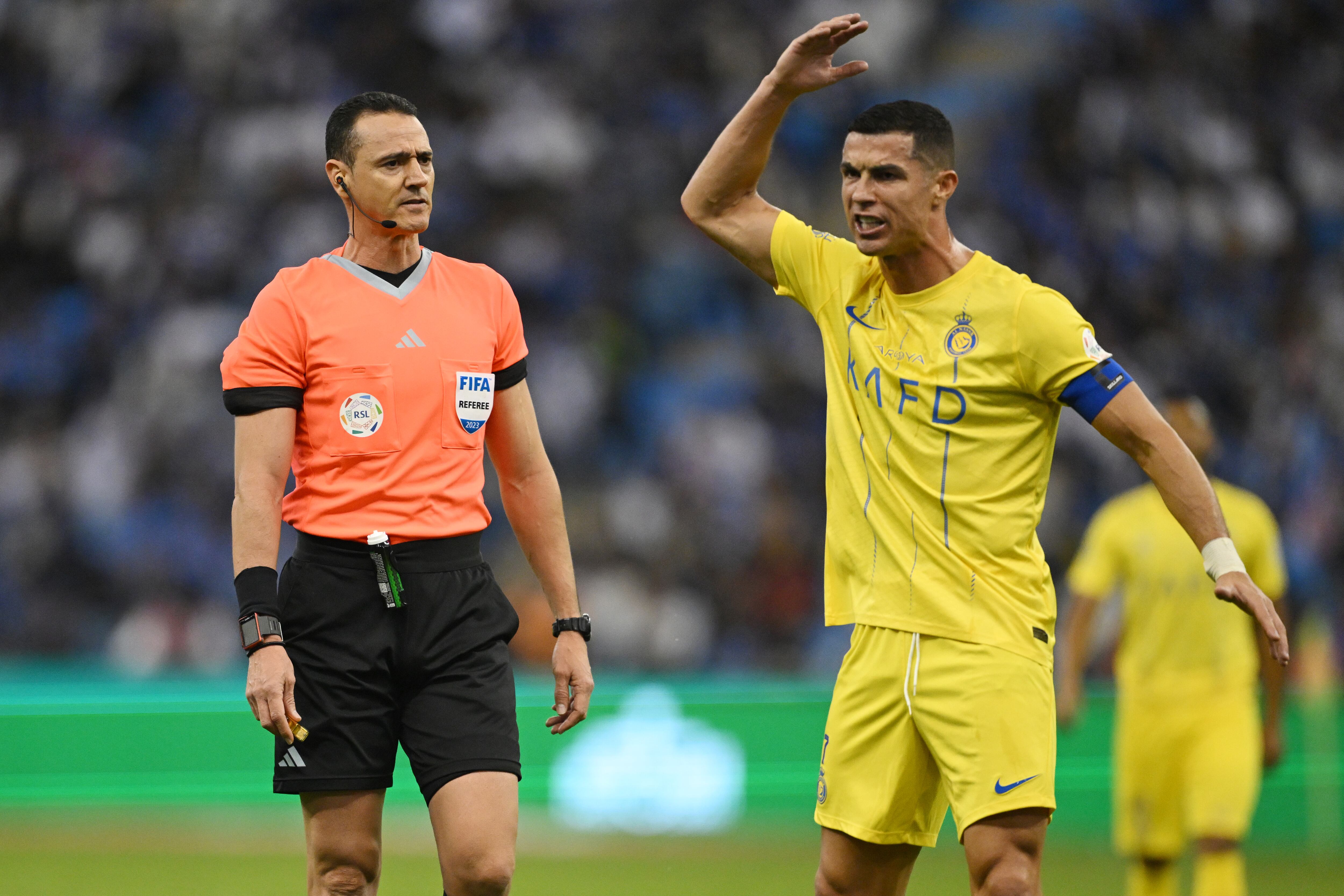 RIYADH, SAUDI ARABIA - DECEMBER 01: Referee Wilmar Roldan speaks to Cristiano Ronaldo of Al-Nassr during the Saudi Pro League match between Al-Hilal and Al-Nassr at King Fahd International Stadium on December 01, 2023 in Riyadh, Saudi Arabia. (Photo by Michael Regan/Getty Images)