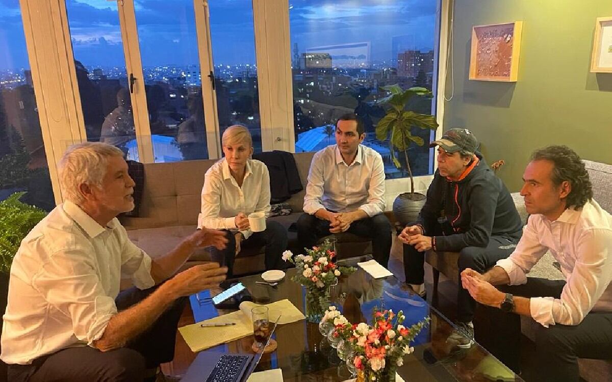 Integrantes de la coalición Equipo por Colombia.