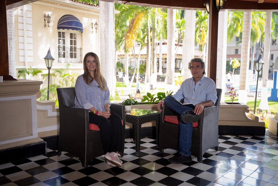 Paloma Valencia y Sergio Fajardo se reúnen en Barranquilla.