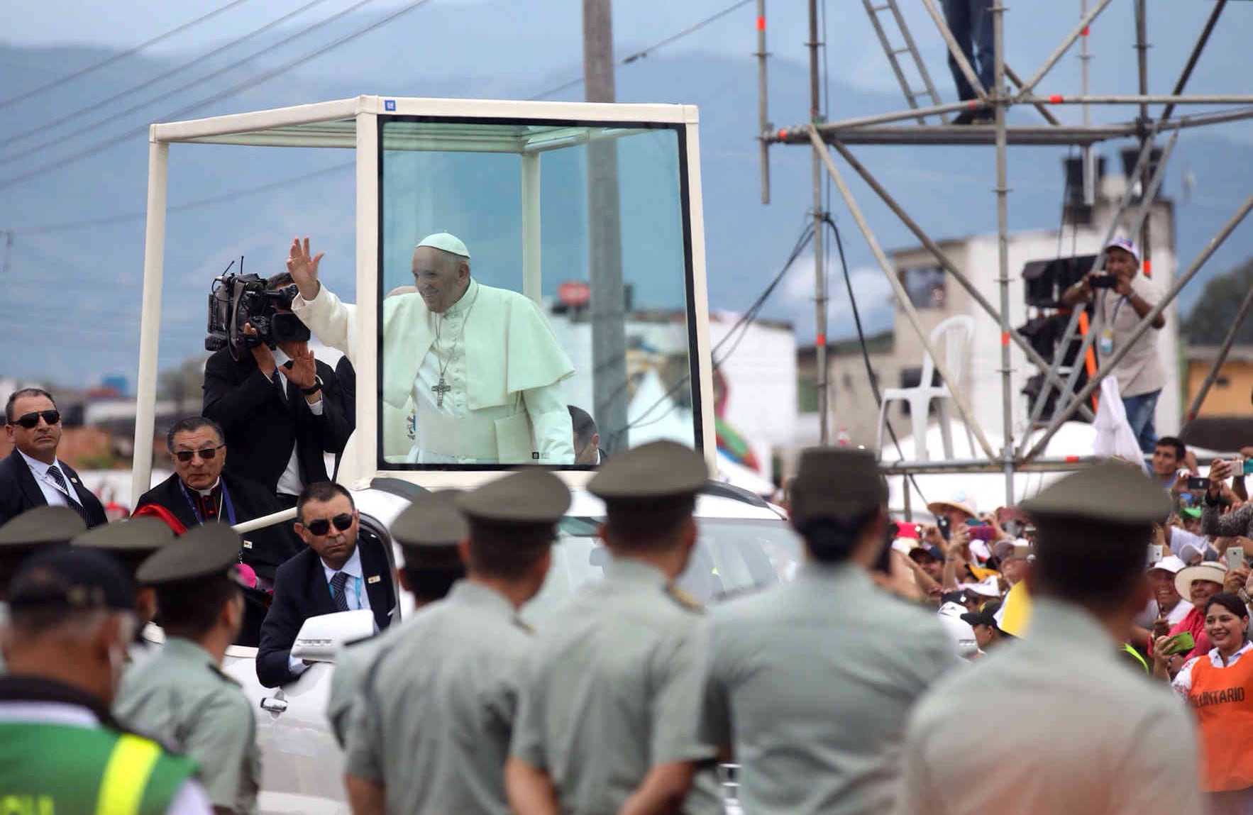 Papa Francisco saludó a los asistentes en Catama. Foto: Esteban Vega// SEMANA.  