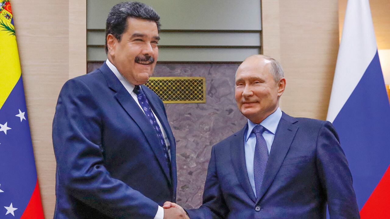 El Gobierno del presidente ruso, Vladímir Putin, apoya al presidente venezolano, Nicolás Maduro, por “seguir una política independiente”.