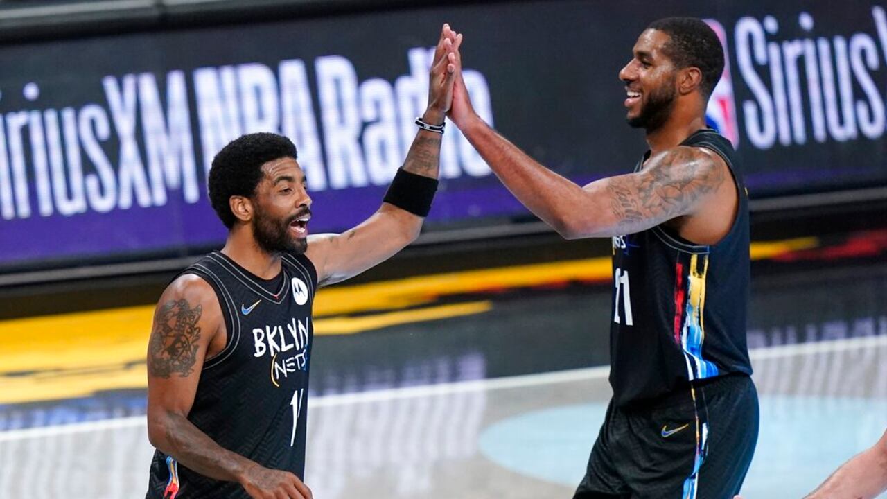 Se trata del pívot LaMarcus Aldridge, que sintió un latido de corazón irregular durante su último juego.
