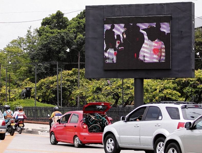 La realidad de hoy revela que la publicidad digital genera 85 millones de toneladas de CO₂ cada año, equivalentes a la contaminación producida por 18 millones de automóviles a gasolina.