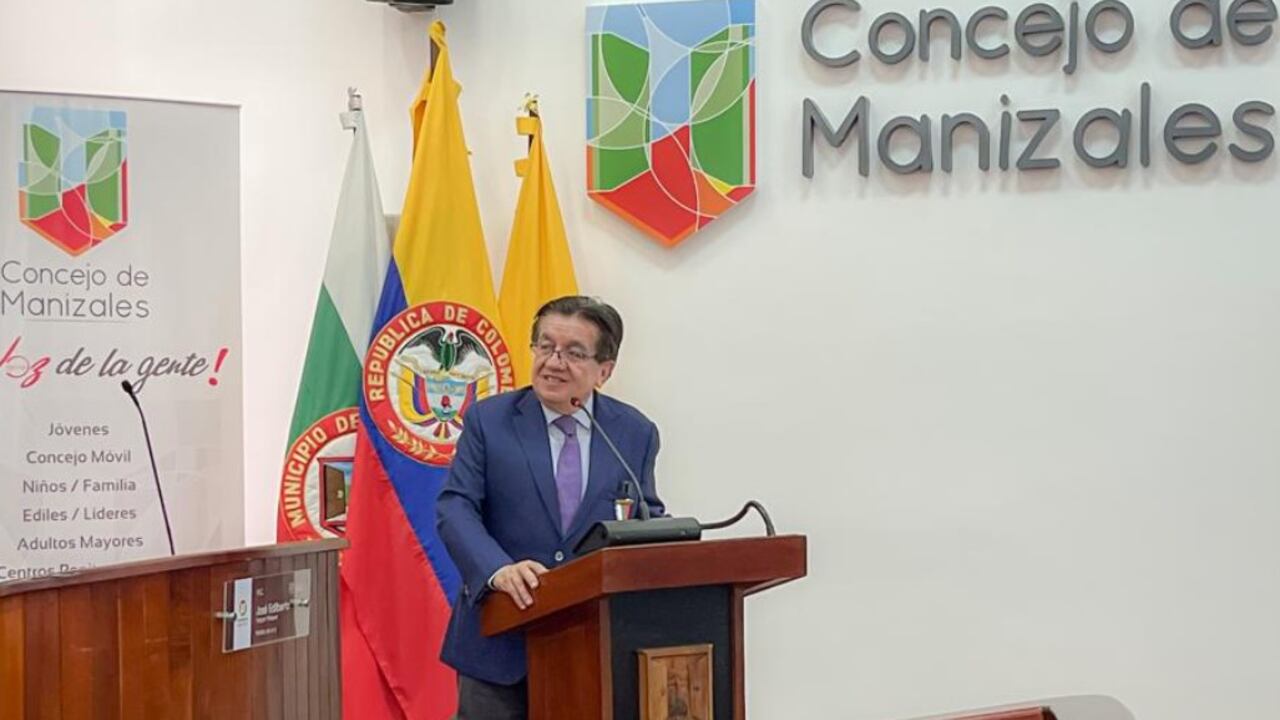 El ministro de Salud y Protección Social, Fernando Ruiz Gómez, en el Concejo de Manizales.