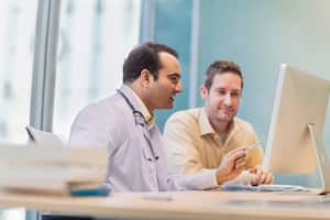 Nueva EPS está en busca de talentos: médico auditor regional en Bogotá.