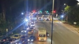 Congestión vehicular por el bloqueo.
