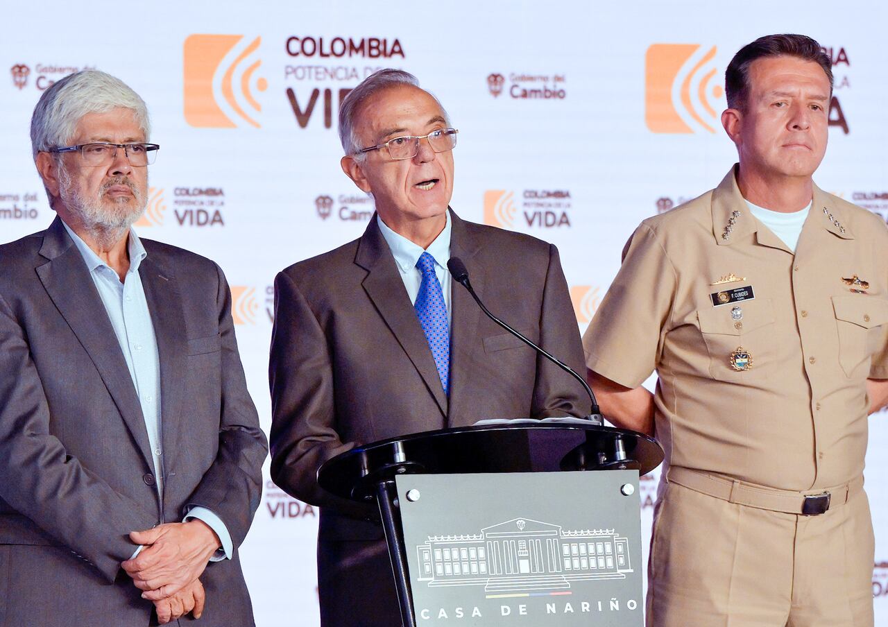 El ministro Iván Velásquez resaltó que en cuanto a seguridad se hará es una actualización de la base que ya existe en la isla y que Parques Nacionales continuará ejerciendo el control y manejo de la zona.