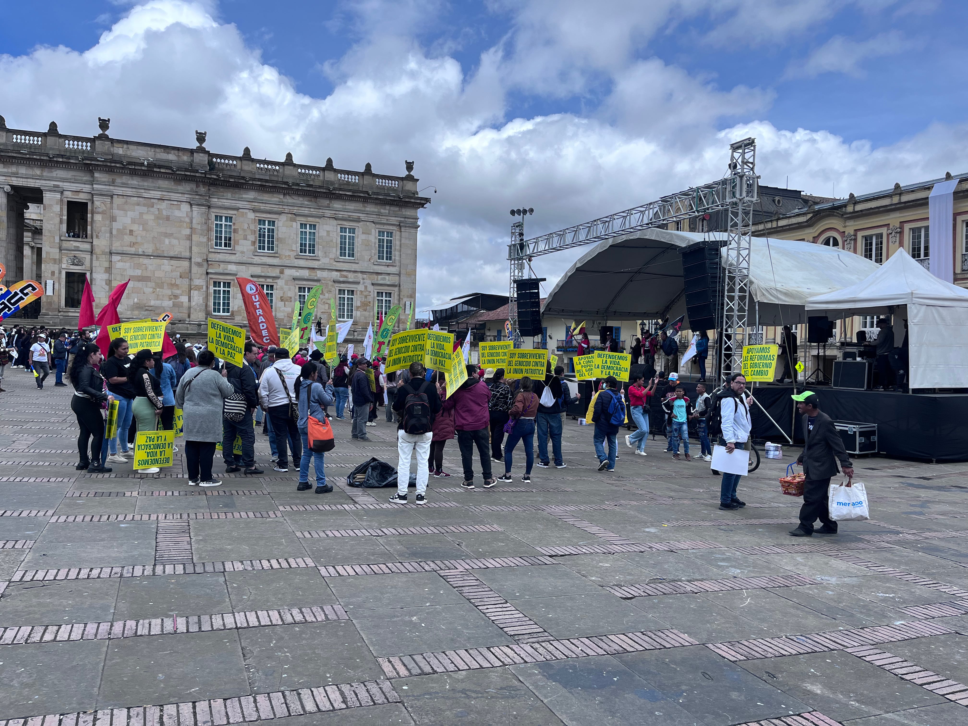 Plantón en la Plaza de Bolívar en defensa de la consulta popular