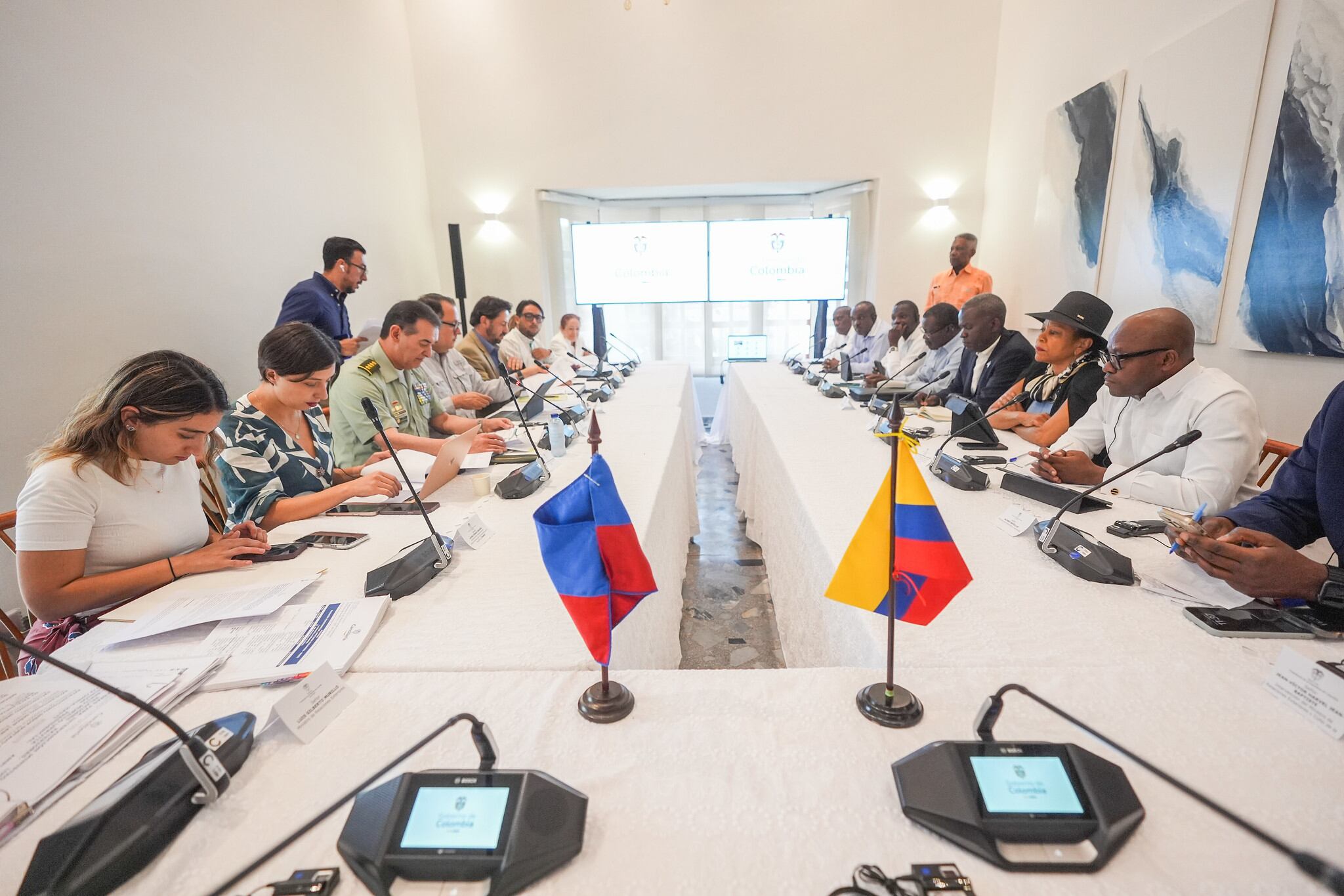 El presidente Gustavo Petro se reunió con su homólogo de Haití, Leslie Voltaire, en La Guajira.