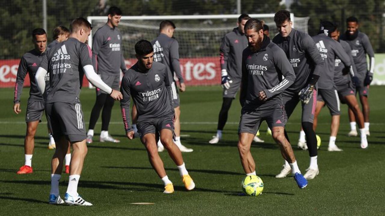 Jugadores del Real Madrid entrenando.