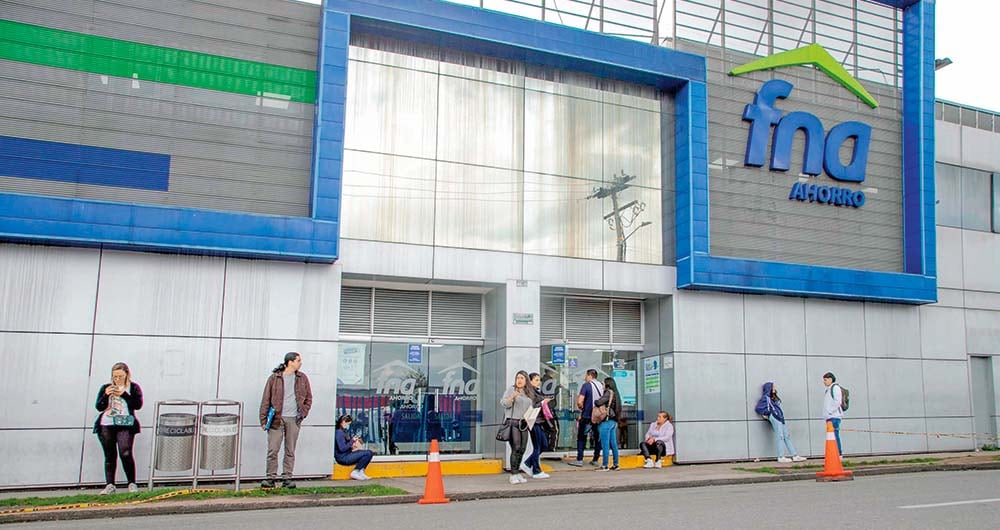     La repartija de puestos a congresistas del Partido Liberal en el Fondo Nacional del Ahorro puso a 19 parlamentarios en la mira de la Corte Suprema, que les abrió indagación.  