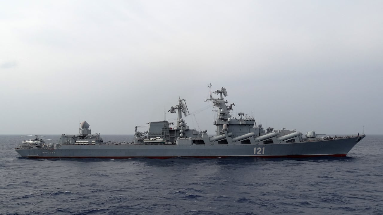 El Kremlin se negó el martes a comentar los testimonios sobre marineros desaparecidos en el naufragio del "Moskva" (Photo by Max DELANY / AFP)