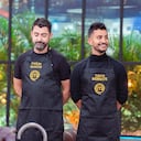 ¿quién se quitó el delantal negro entre Iván Marín y Tavo Bernate?