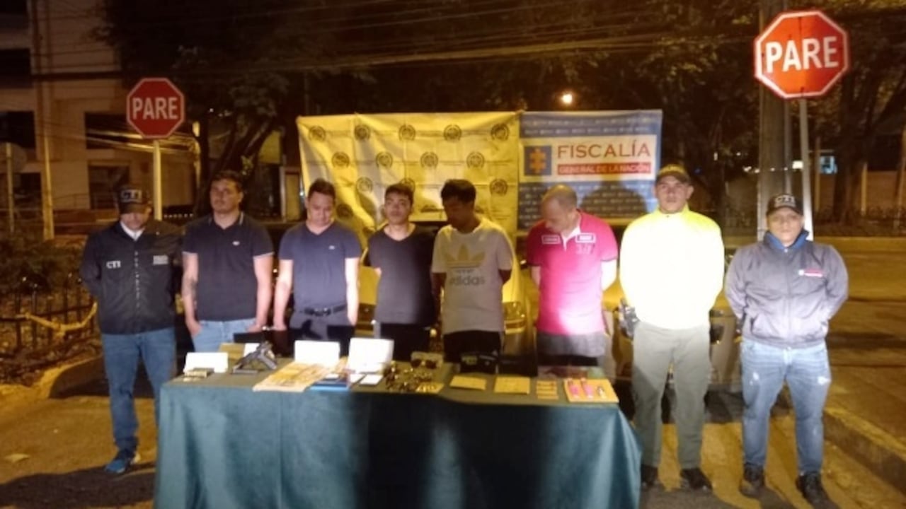 Los elementos hurtados, al parecer, eran comercializados fuera del país. Para esto la red se apoyaría en tres personas, una de las cuales está siendo buscada mediante una circular roja por Interpol y tiene orden de extradición en Argentina.