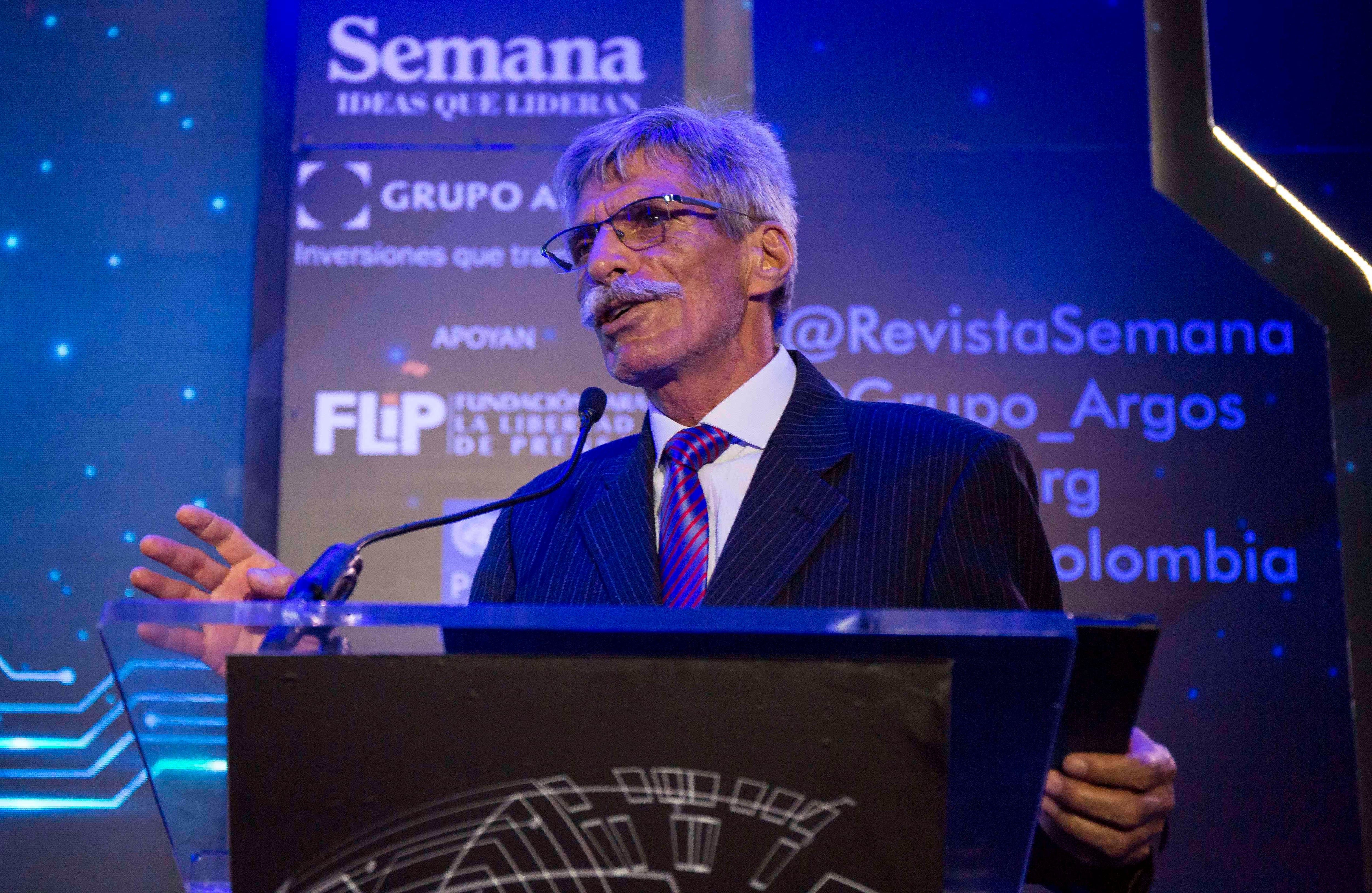 el Premio Orlando Sierra al Coraje Periodístico a Alfonso Luna Geller, director del Diario Proclama del Cauca.