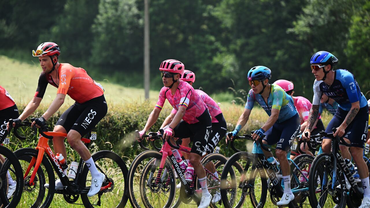 CHARANTONNAY, FRANCE - JUNE 10: (L-R) Samuel Watson of Great Britain and Team INEOS Grenadiers, Esteban Chaves of Colombia and Team EF Education - EasyPost, Sergio Higuita of Colombia and Team XDS Astana and Jake Stewart of Great Britain and Team Israel - Premier Tech compete during the 77th Criterium du Dauphine 2025, Stage 3 a 207.2km stage from Brioude to Charantonnay / #UCIWT / on June 10, 2025 in Charantonnay, France. (Photo by Dario Belingheri/Getty Images)