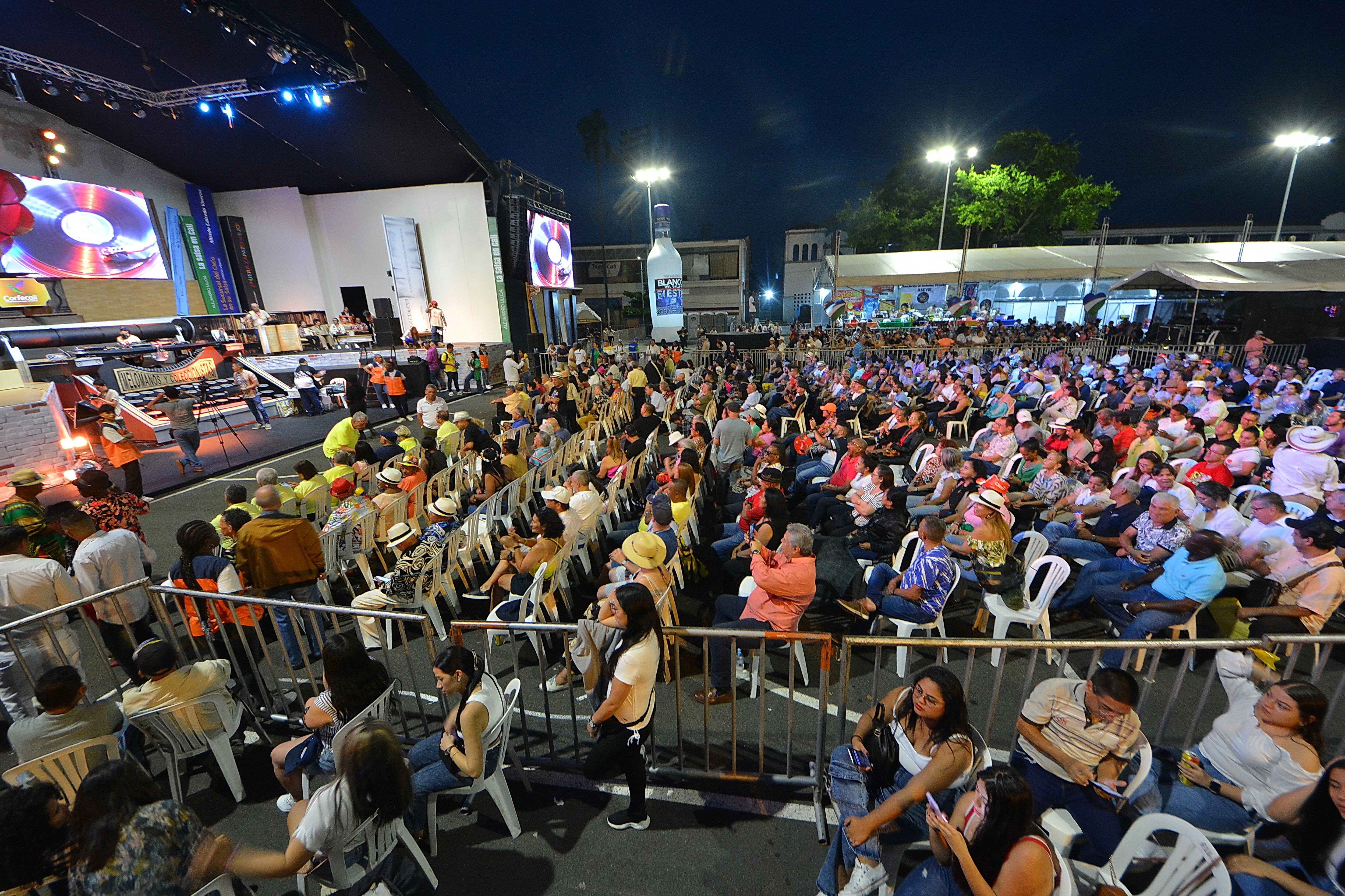 Cali inició su fiesta y con ella los salseros más empedernidos disfrutan de seis días de fiesta y guaguancó en las Canchas Panamericanas, donde se realiza el Encuentro de Melómanos y Coleccionistas, celebración que nació en el año 1991 y que ha vivido transformaciones durante toda su trayectoria, consolidándose como uno de los principales atractivos de esta festividad.