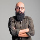 A Carlos Carrillo, director de la UNGRD, lo señala de supuesto espionaje, injuria y violencia política de género.