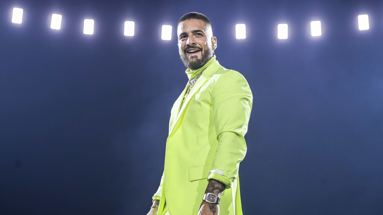 Maluma actúa en el escenario durante su gira mundial 11:11 en el AmericanAirlines Arena el 11 de octubre de 2019 en Miami, Florida.