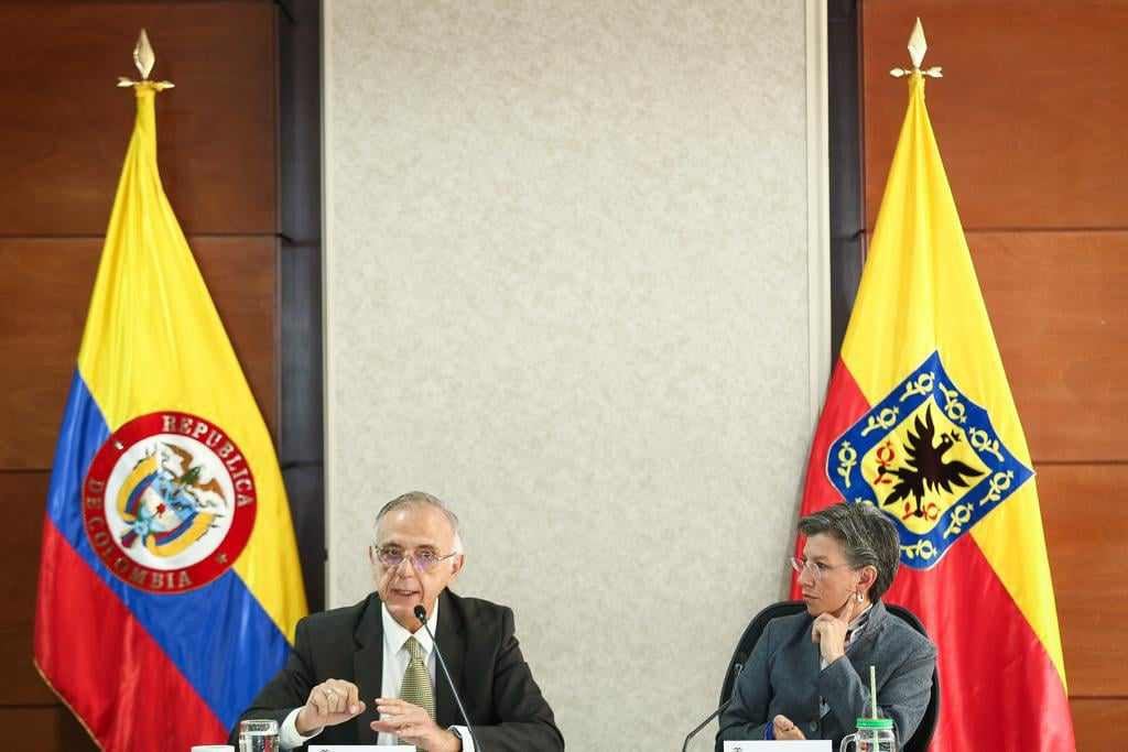 El ministro de Defensa, Iván Velásquez, y la alcaldesa Claudia López