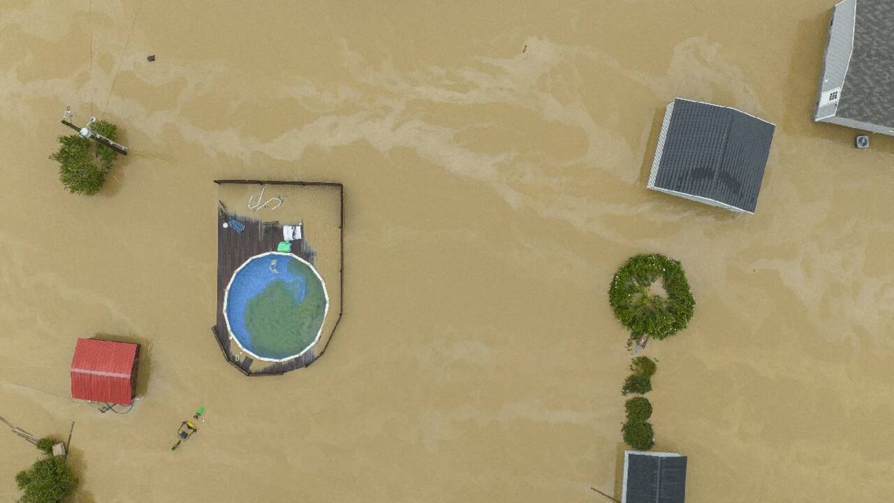 En Kentucky, Biden busca llevar esperanza a víctimas de las inundaciones.