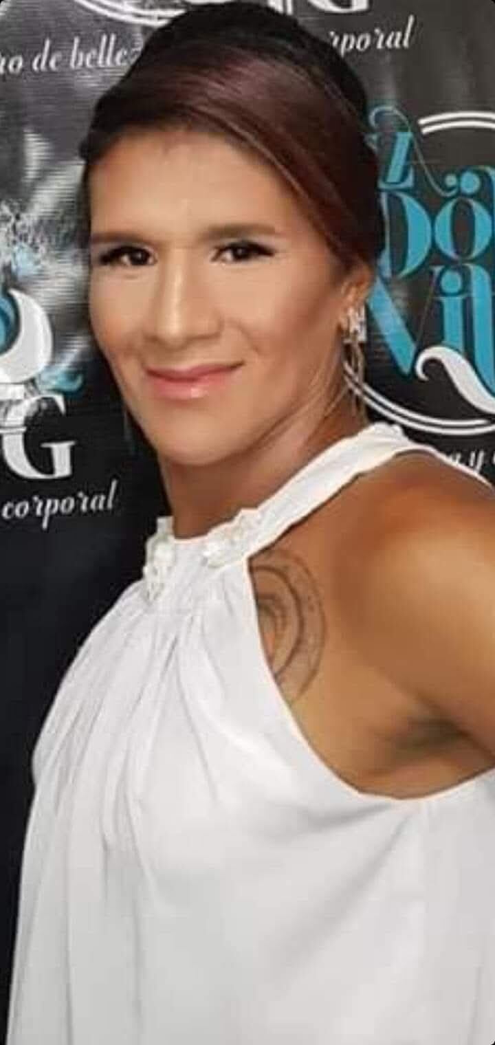 Libertad Salazar relata que se sintió vulnerada por el equipo del congresista Santiago Osorio. Ella se había contactado con la campaña para ofrecer el servicio de interpretación de lengua de señas, pero le pidieron entregar una bandera LGTBIQ+ en un evento.