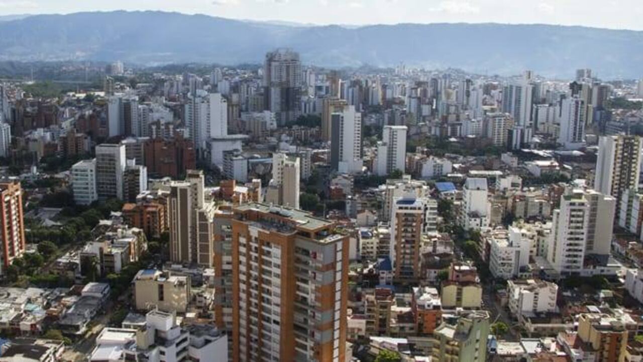 “Lo hacemos para que los santandereanos nos quedemos en casa, preservemos y salvaguardemos la salud y la vida de todas nuestras familias ”, dijo el gobernador.