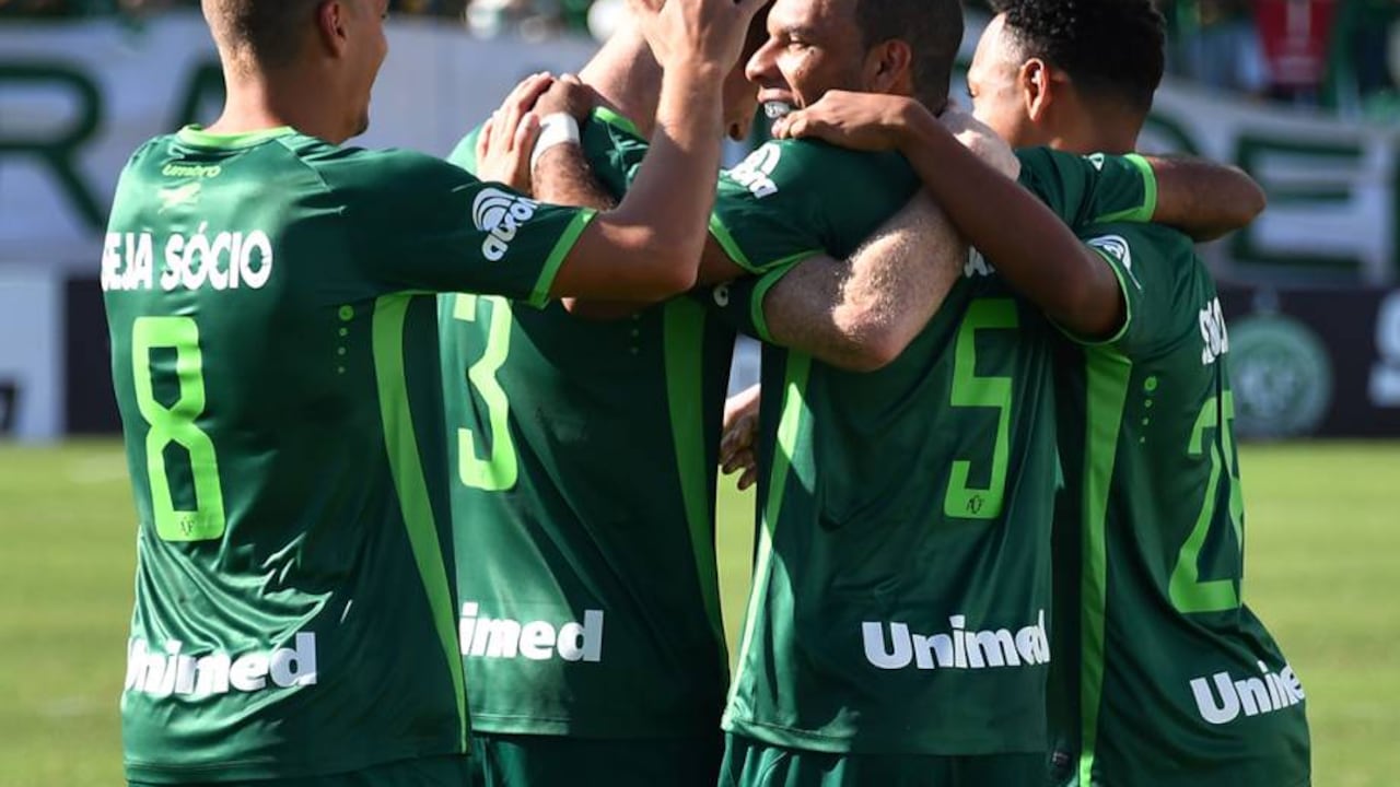 Chapecoense evitó caer a la tercera división de Brasil.