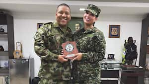 Fueron dos los honores que recibió Valdiri en su visita a la Cuarta Brigada de Medellín. Foto: Instagram @andreavaldirisos.