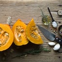 Posee una acción antiparasitaria y antihelmíntica que se usa como remedio para niños y adultos.