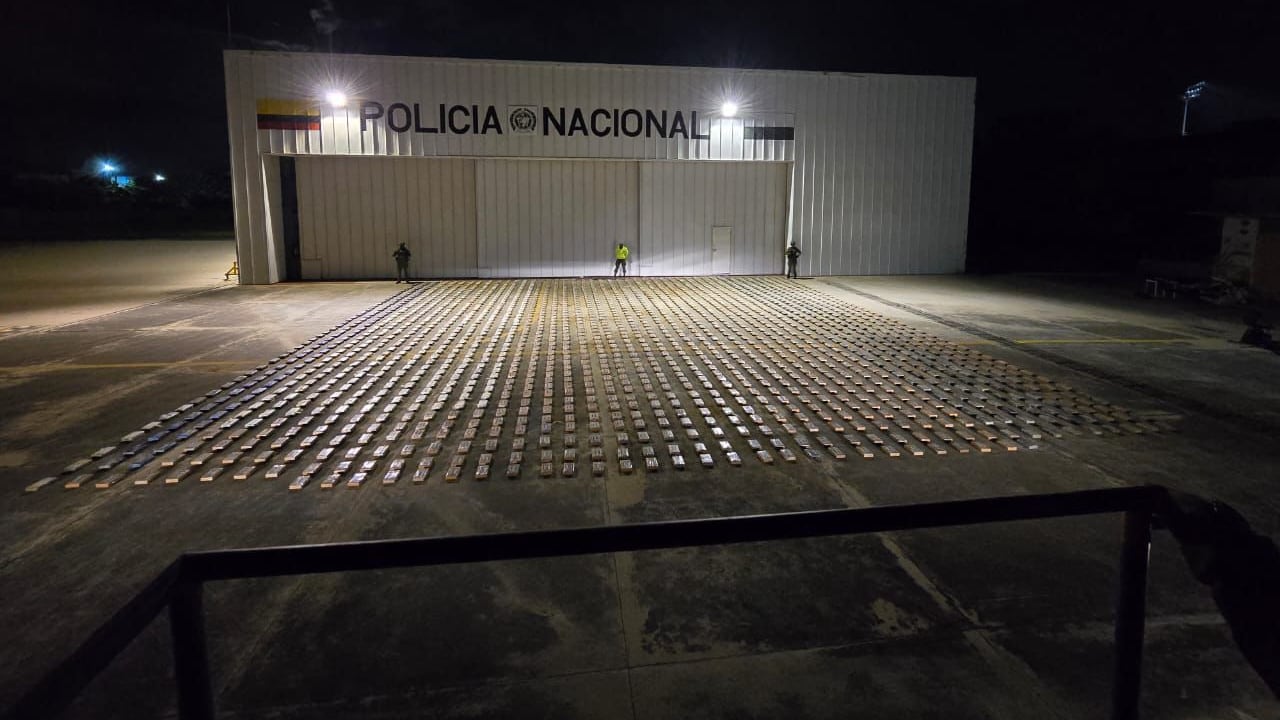 Policía encontró dos toneladas de cocaína del Clan del Golfo enterradas en zona rural de Cartagena.