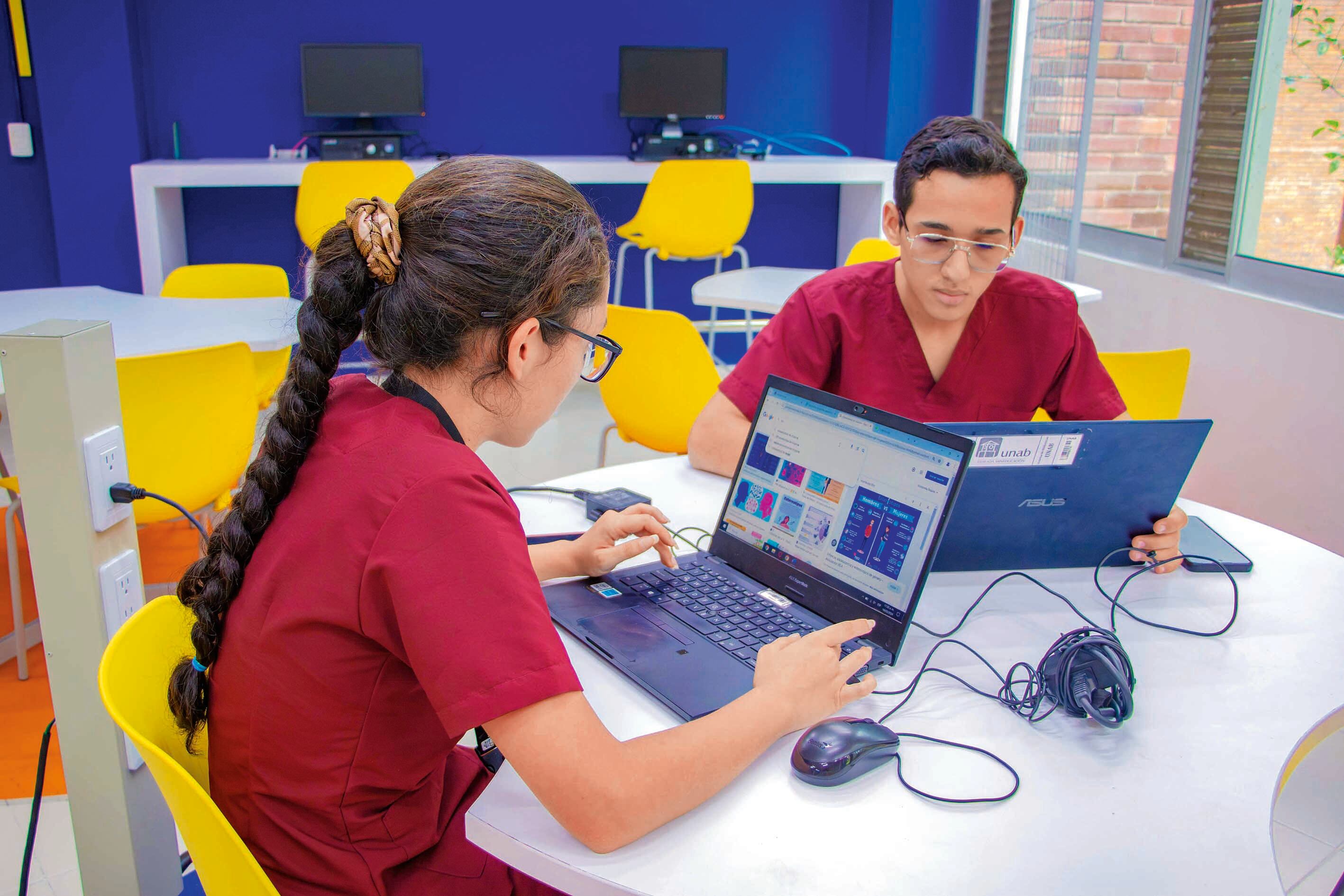 Frente a un sistema financiero que ofrece créditos de corto plazo y percibe a los estudiantes como clientes de alto riesgo, la Universidad Autónoma de Bucaramanga (UNAB) decidió asumir el reto de innovar en acceso y re