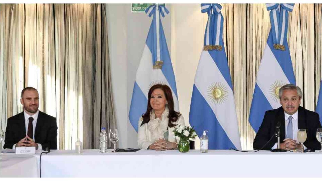 Martín Guzmán, ministro de Economía argentino; Cristina Fernández, vicepresidenta de Argentina y Alberto Fernández, presidente de Argentina. Foto: AFP