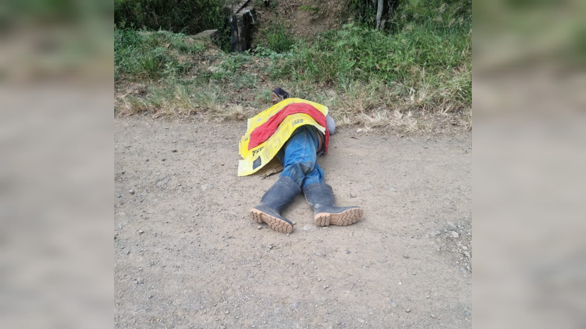 Dos muertos, un herido y un desaparecido deja confrontaciones entre afros e indígenas por posesión de tierras en el norte del Cauca.