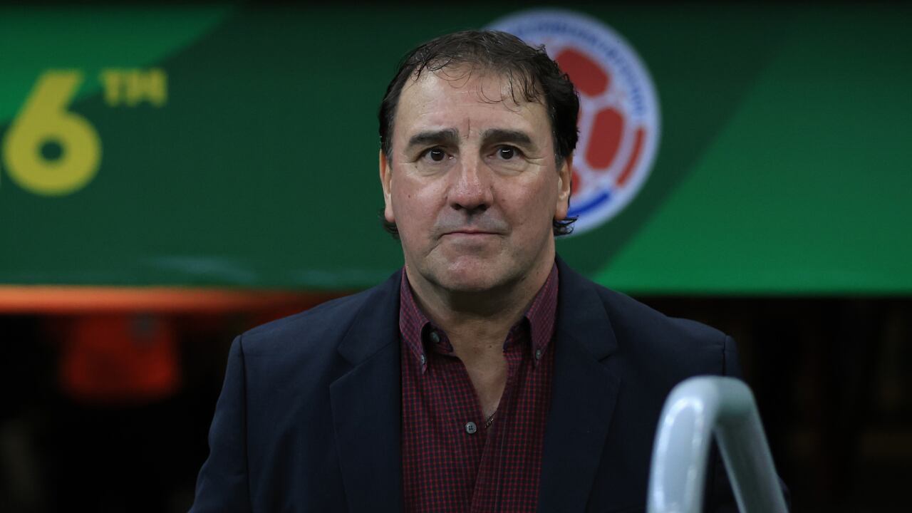 Néstor Lorenzo recibió reconocimiento antes del cierre del 2025.