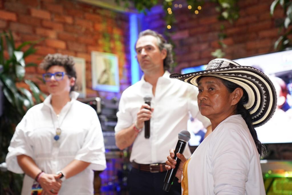 Federico Gutiérrez en reunión con representantes del sector cultural