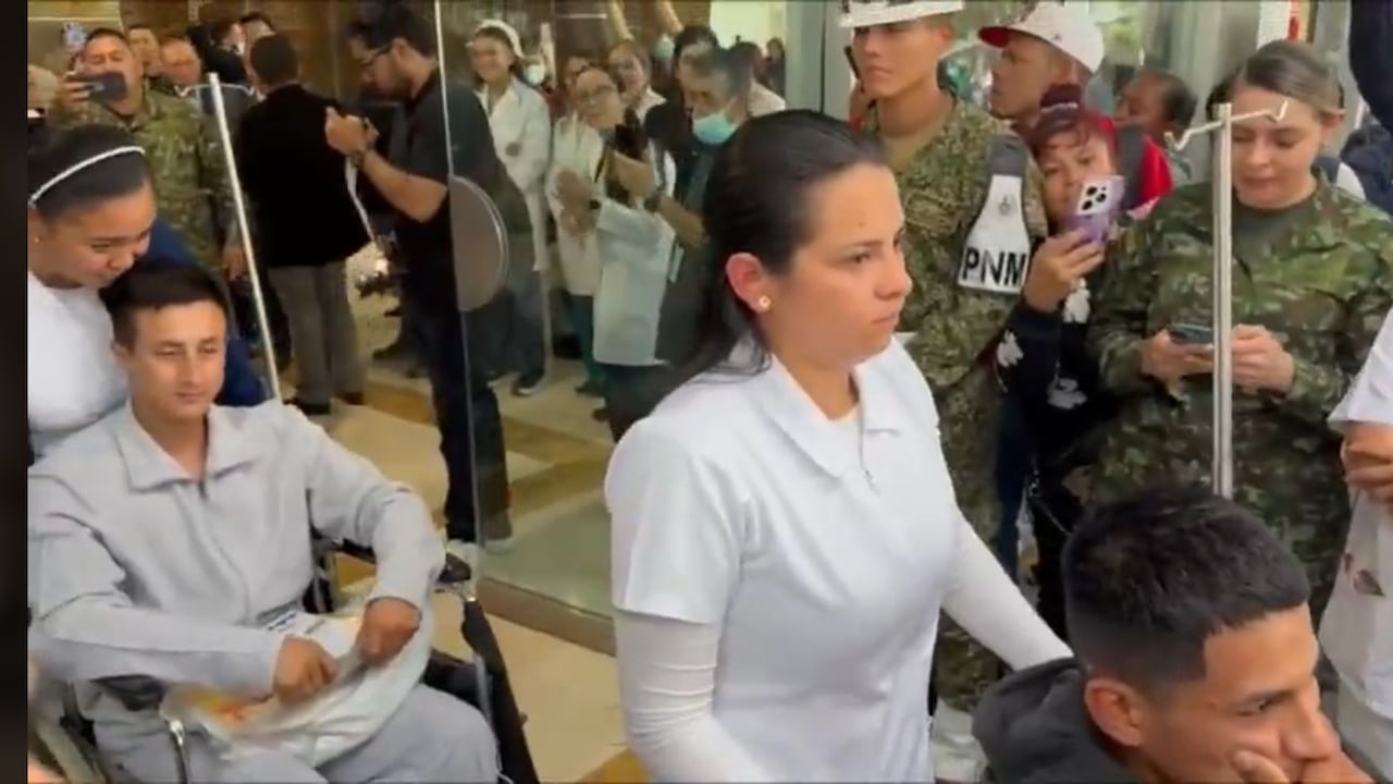 Primeras altas médicas tras caída del avión Hércules; 46 militares siguen bajo cuidado.