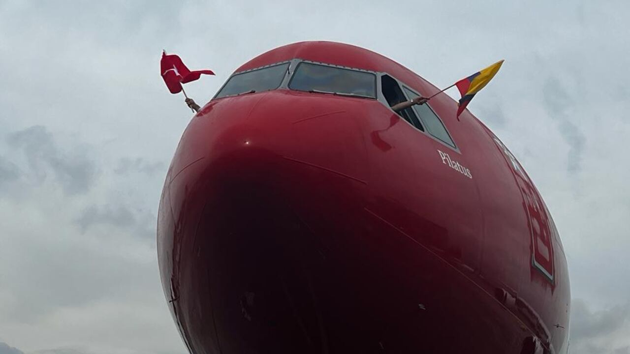 El avión de Edelweiss que aterrizó en Bogotá