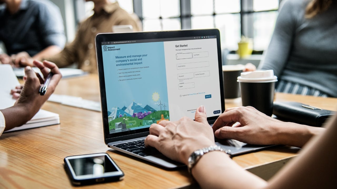 En Colombia, particularmente, ya existen varias historias de Empresas B que están generando un impacto positivo en su entorno, ayudando a impulsar la economía sostenible en el país.