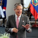 El presidente de Ecuador, Guillermo Lasso, sufrió este viernes una caída y se rompió el peroné de su pierna izquierda, lo que le obligará a pasar por quirófano en un hospital de la ciudad de Samborondón. (Photo by Felipe Stanley/Agencia Press South/Getty Images)