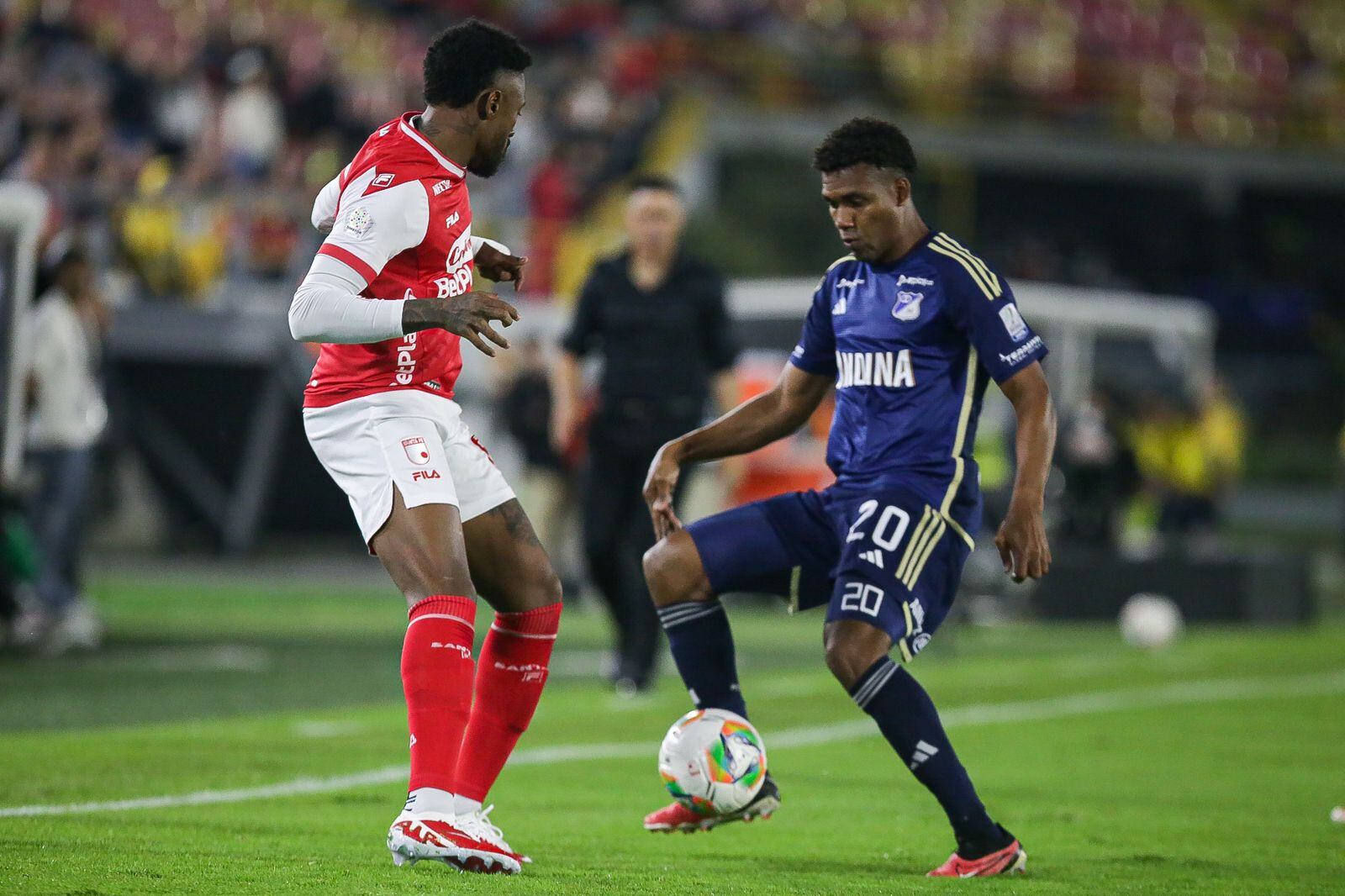 Bogotá. Noviembre 26 de 2024. Independiente Santa Fe enfrenta a Millonarios FC, por encuentro válido de la Liga BetPlay II 2024 de la fecha 2 del grupo A de cuadrangulares en el estadio Nemesio Camacho El Campin. (Colprensa - Cristian Bayona).